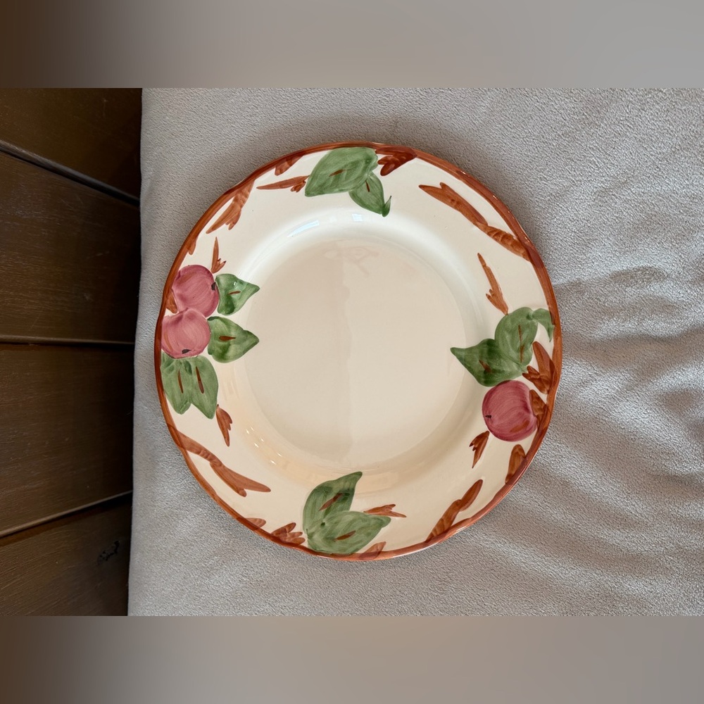 Franciscan Apple 10 1/2 Dinner Plates Set of Two Staffordshire England Backstamp - Picture 4 of 6